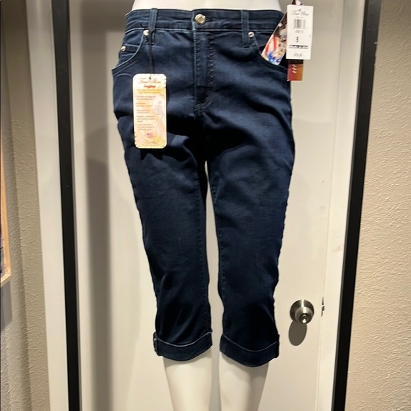 Women's Navy Capris - Picture 1 of 12